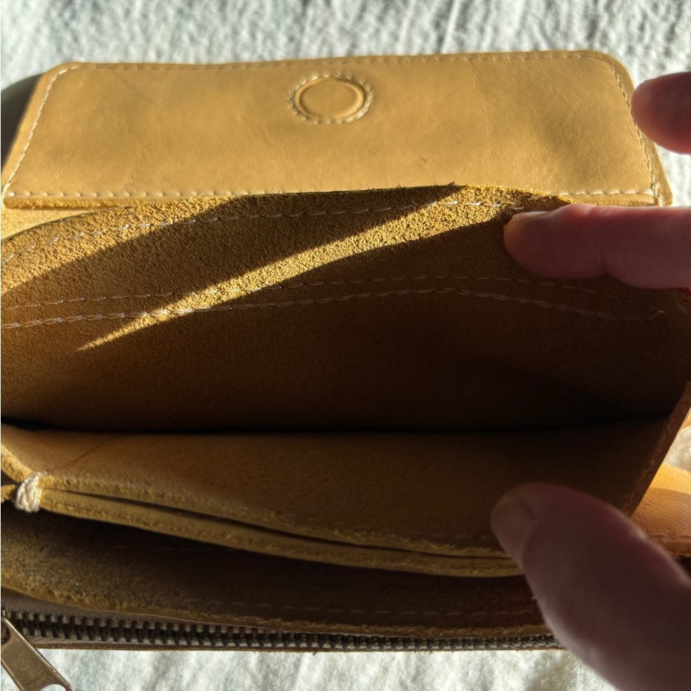 NWT Portland Leather in Metallic Champagne Color Leather Lily Wristlet - Picture 5 of 6